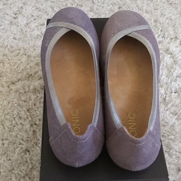 Vionic Flats - Picture 4 of 8